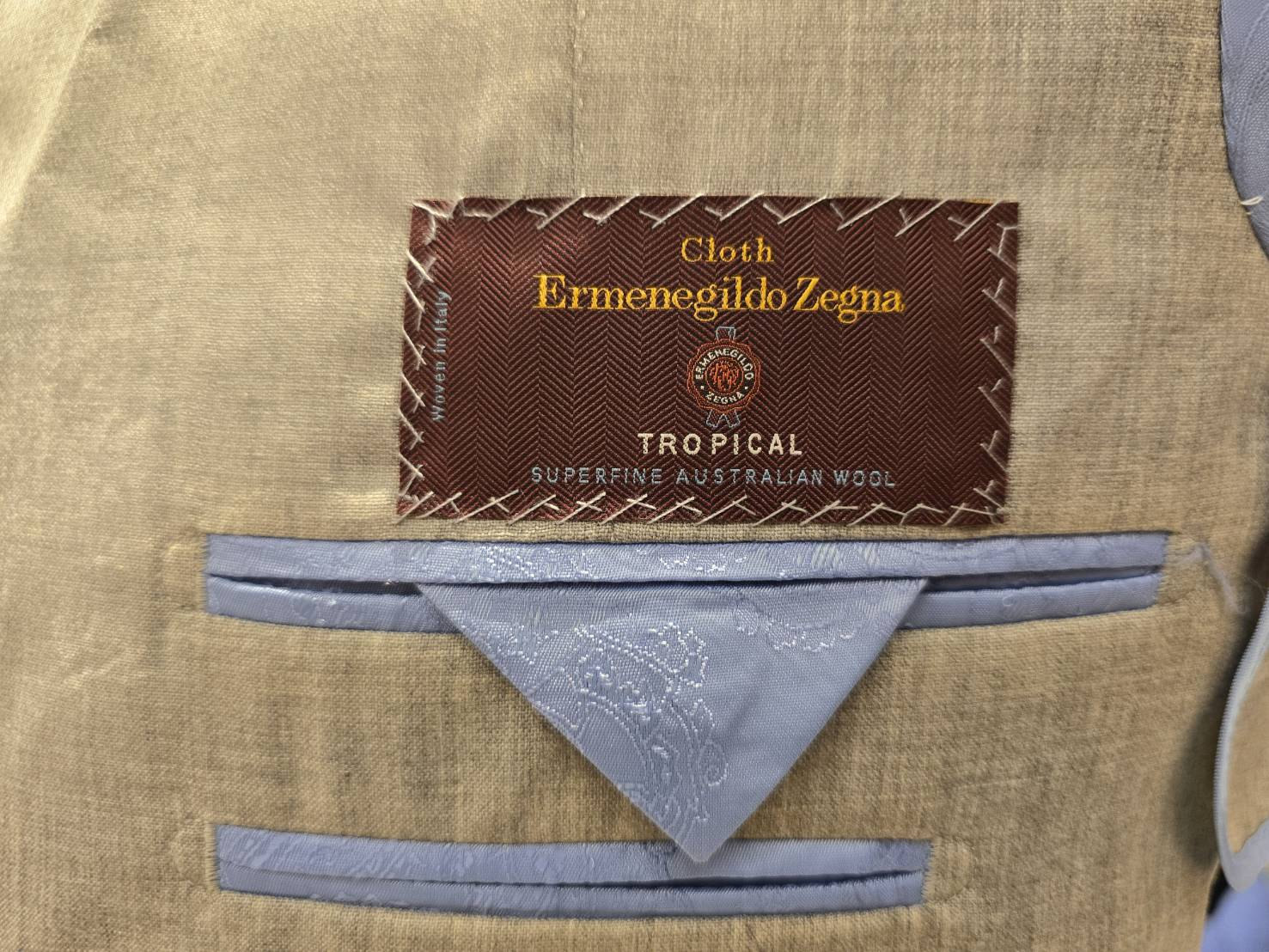Ermenegildo Zegna TROPICAL 布標與淺藍口袋巾